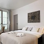 Luxembourg Garden Family Flat Delight